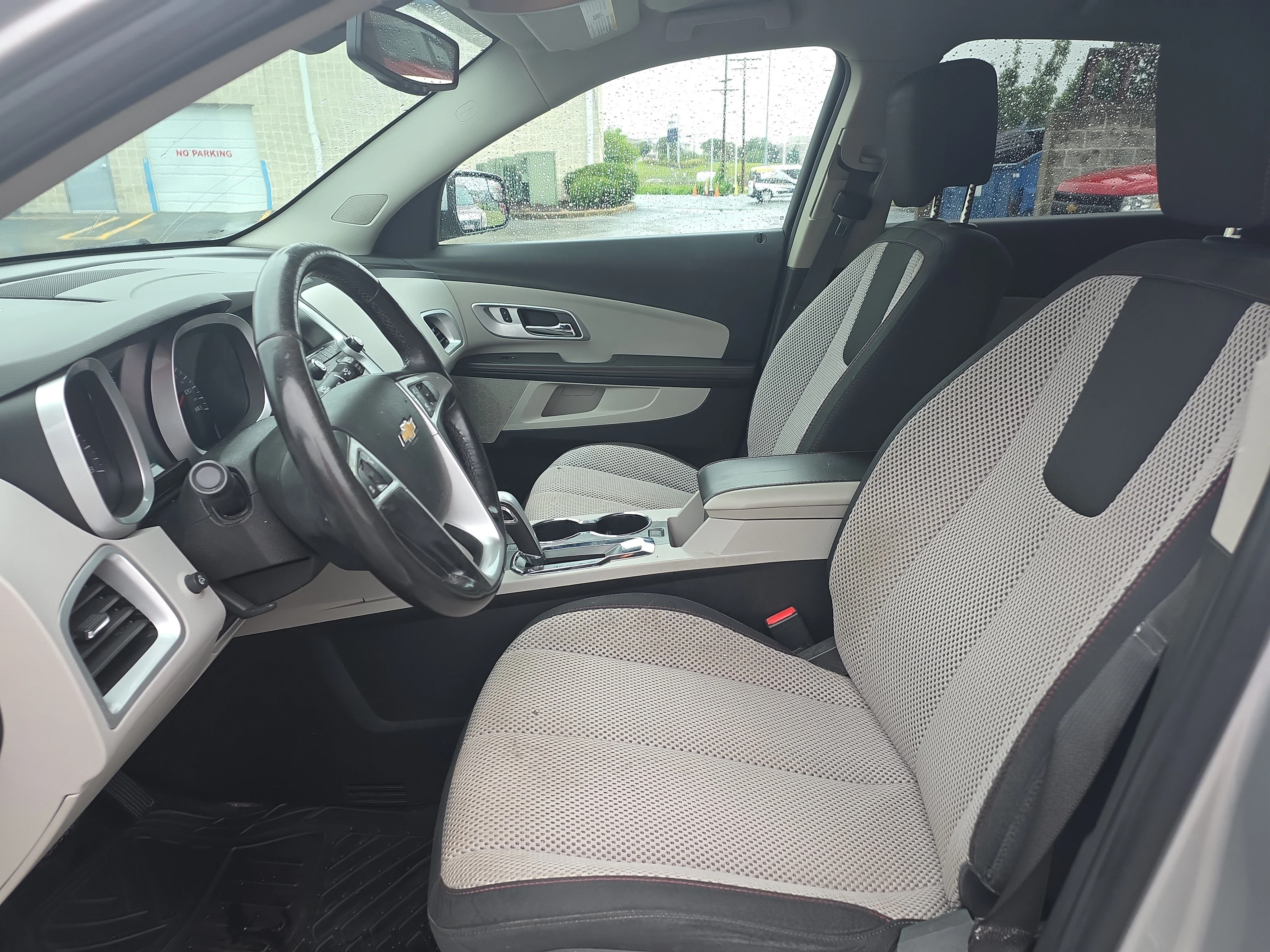 Used 2014 Silver Ice Metallic Chevrolet LT image 13
