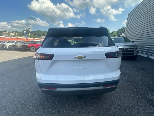 Used 2025 White Chevrolet LT image 7