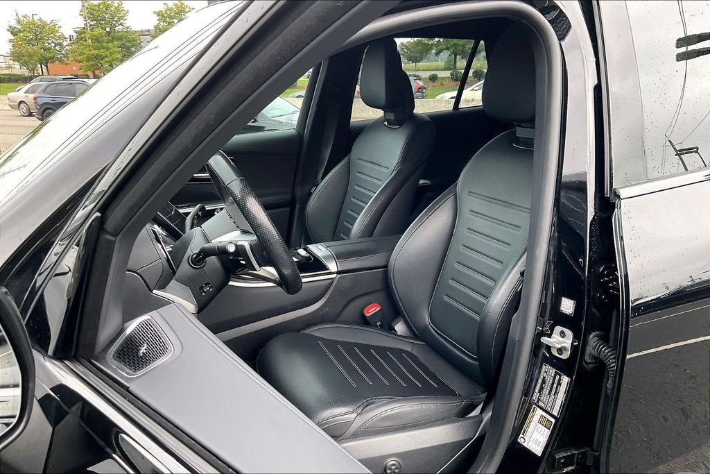 2024 Mercedes-Benz GLC GLC 300 - Photo 8