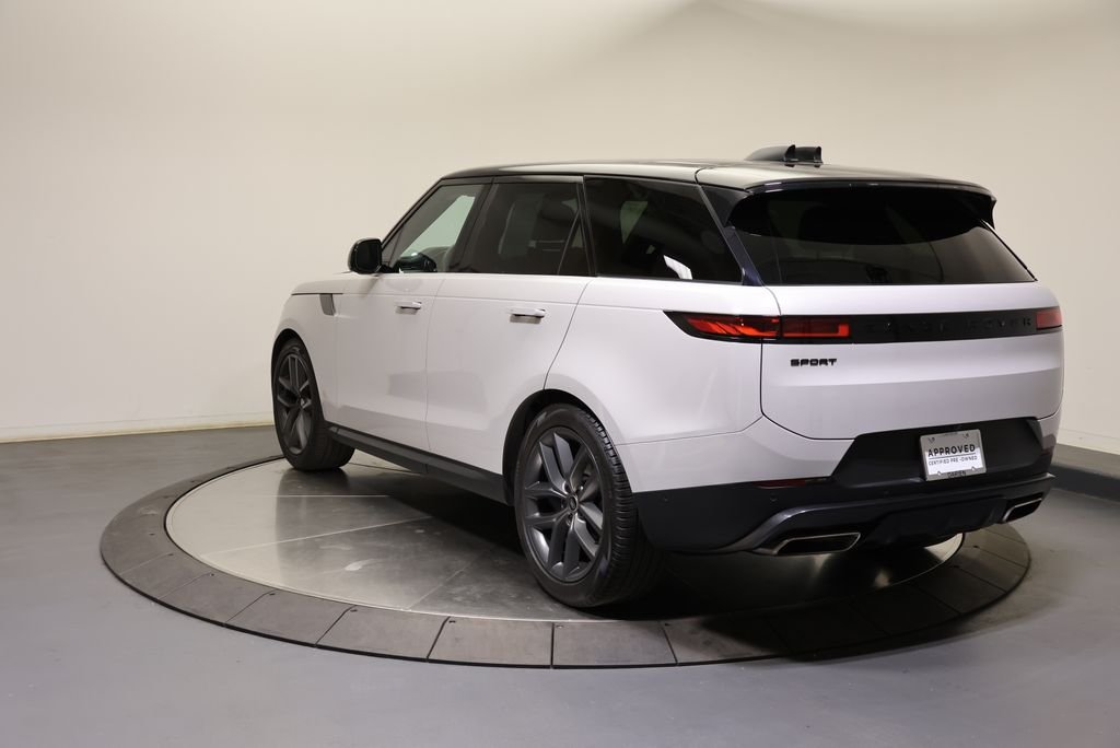 Used 2024 Borasco Gray Metallic Land Rover SE image 3