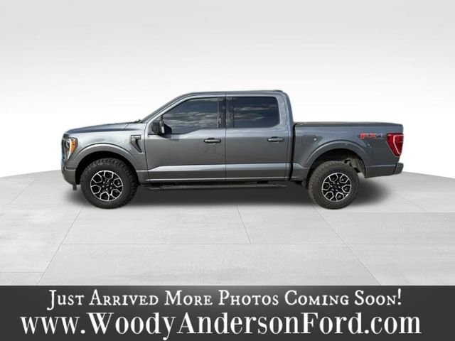 Used 2022 Smoked Quartz Metallic Tinted Clearcoat Ford XLT image 3