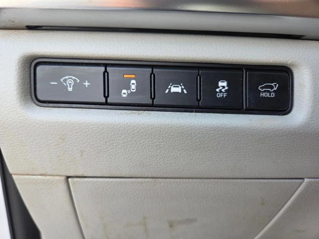 Used 2021 White Pearl Kia SX image 11
