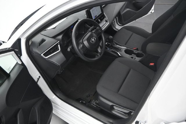 Used 2025 Ice Cap Toyota LE image 6