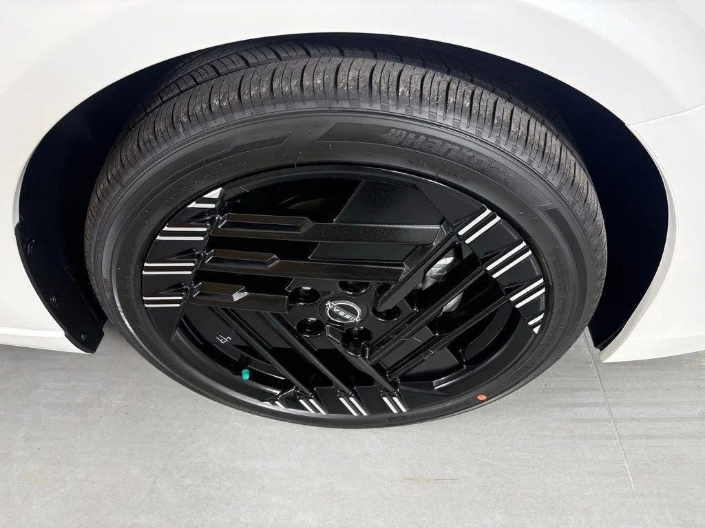 New 2026 Aspen White TriCoat / Super Black Two-tone Nissan SR image 11