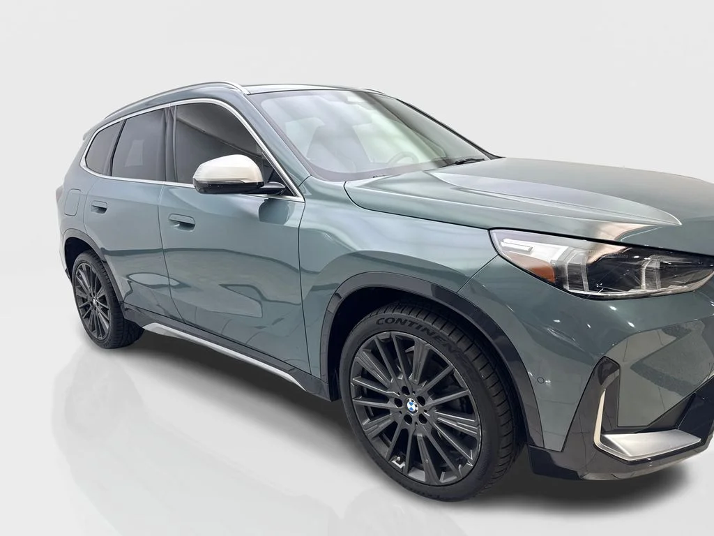 Used 2023 Green BMW xDrive28i image 12