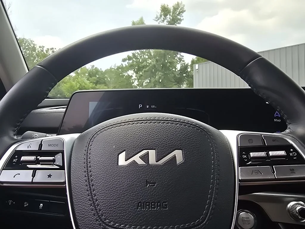 Used 2024 White Kia LX image 26