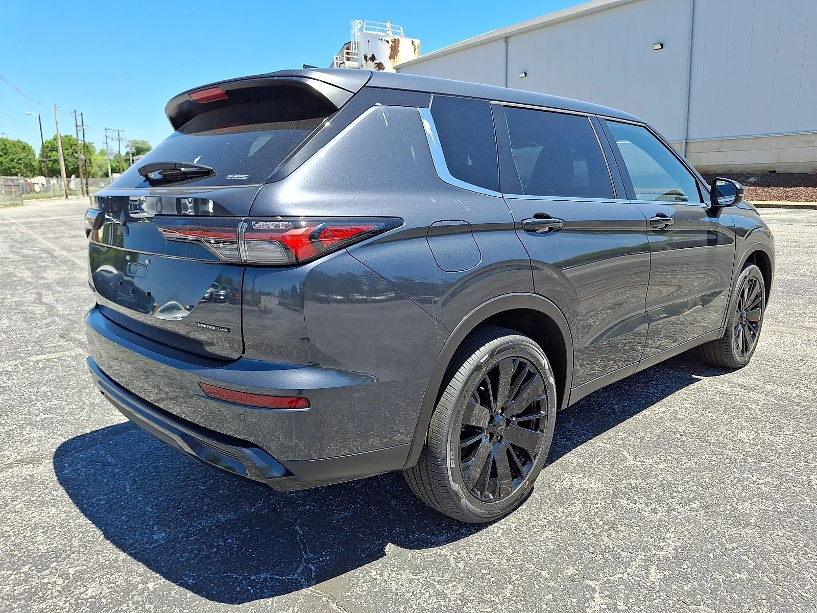 New 2026 Gray Mitsubishi LE image 8