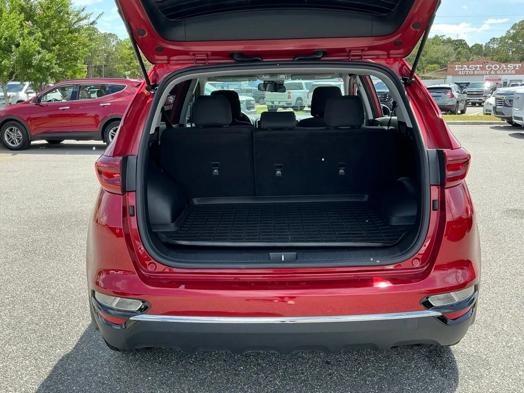 Used 2022 Red Kia LX image 26