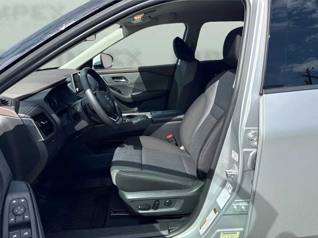 Used 2021 Silver Nissan SV image 5
