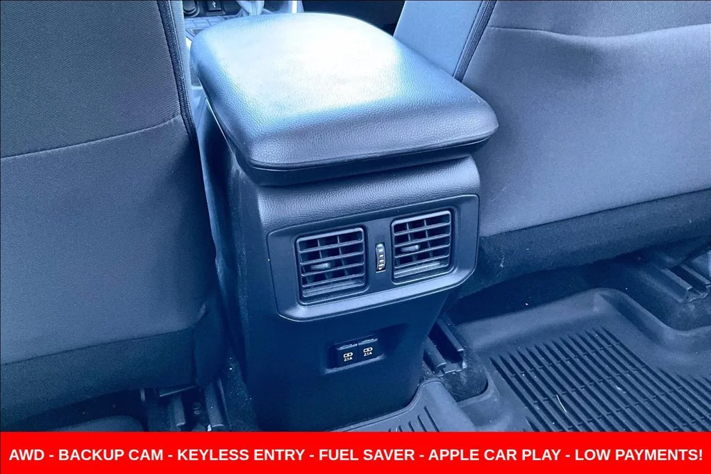 Used 2020 White Toyota XLE image 10