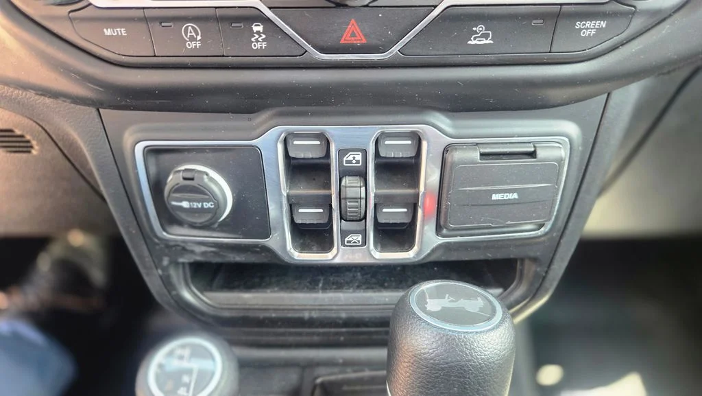 Used 2023 White Jeep Willys image 21