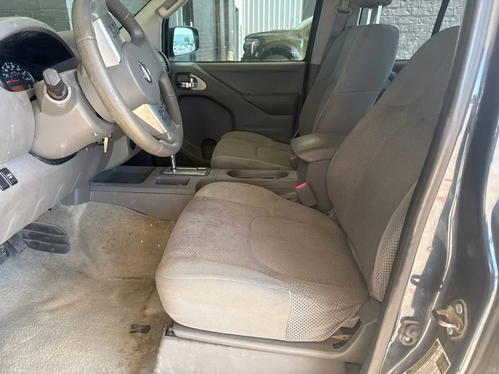 Used 2016 Blue Nissan SV image 9