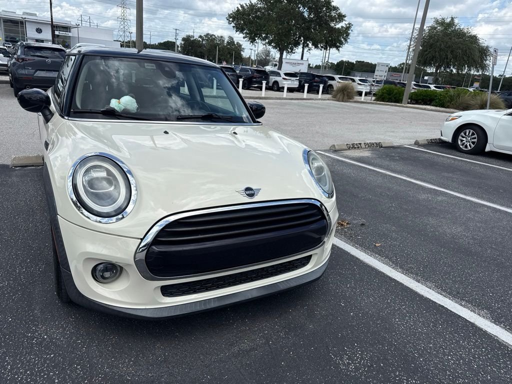 Used 2020 White MINI Classic image 9