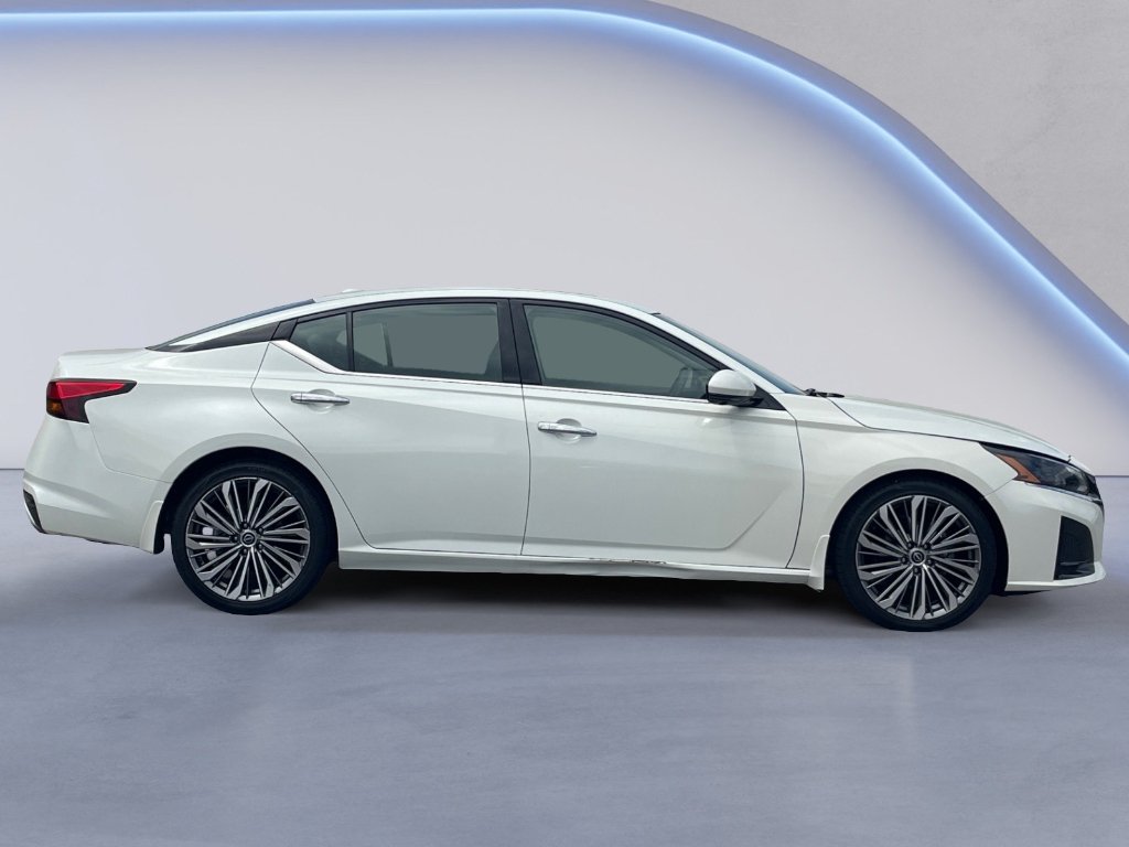 Used 2023 Pearl White Tricoat Nissan 2.5 SL image 18