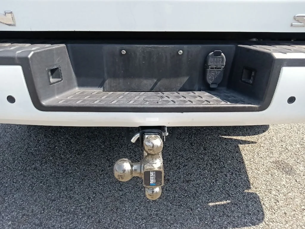 Used 2021 White Nissan SV image 31