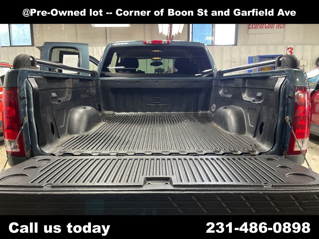 Used 2010  GMC SL image 25