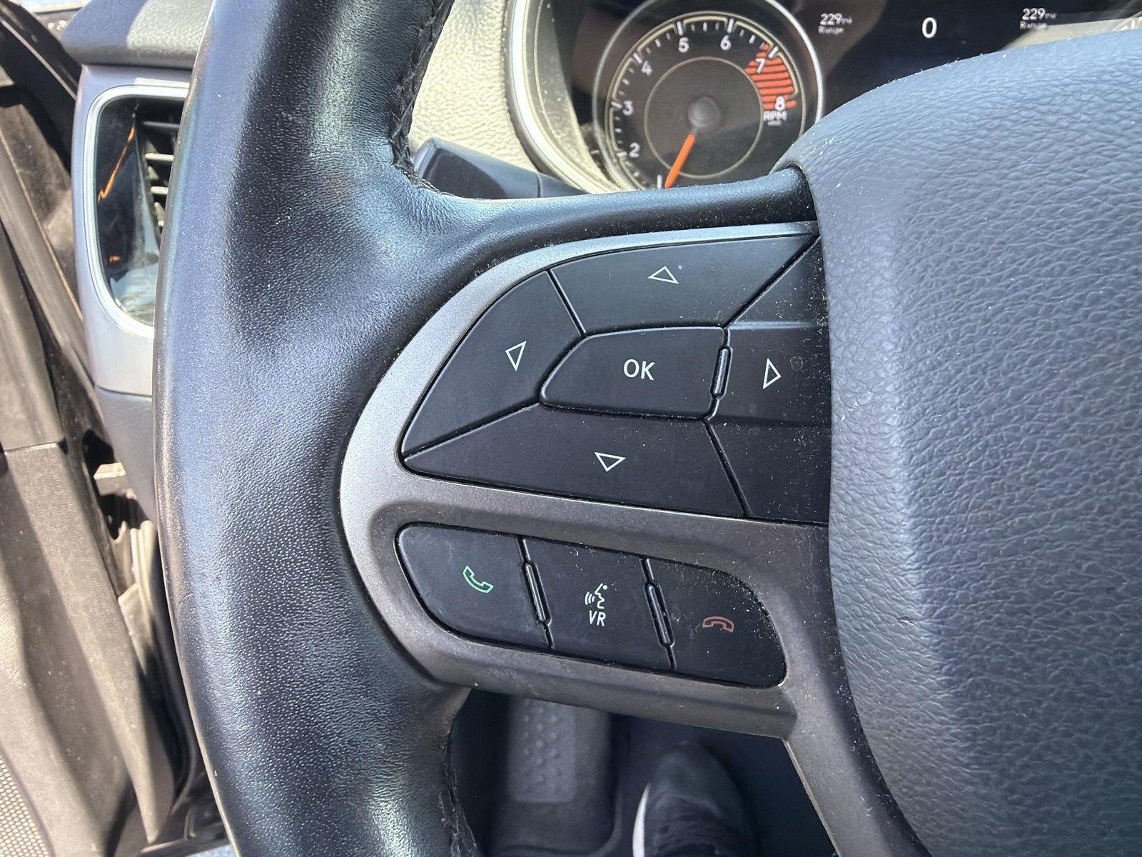Used 2020 Diamond Black Crystal Pearlcoat Jeep Limited image 14