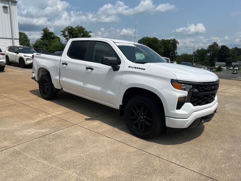Used 2023 White Chevrolet Custom image 7