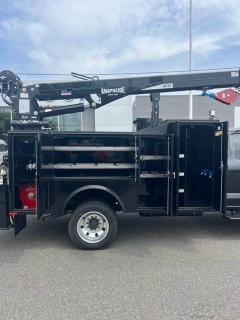 New 2026 Agate Black Metallic Ford F-550® XLT image 21