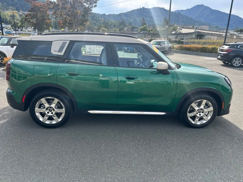 Certified Used 2026 Green MINI Signature Plus image 6