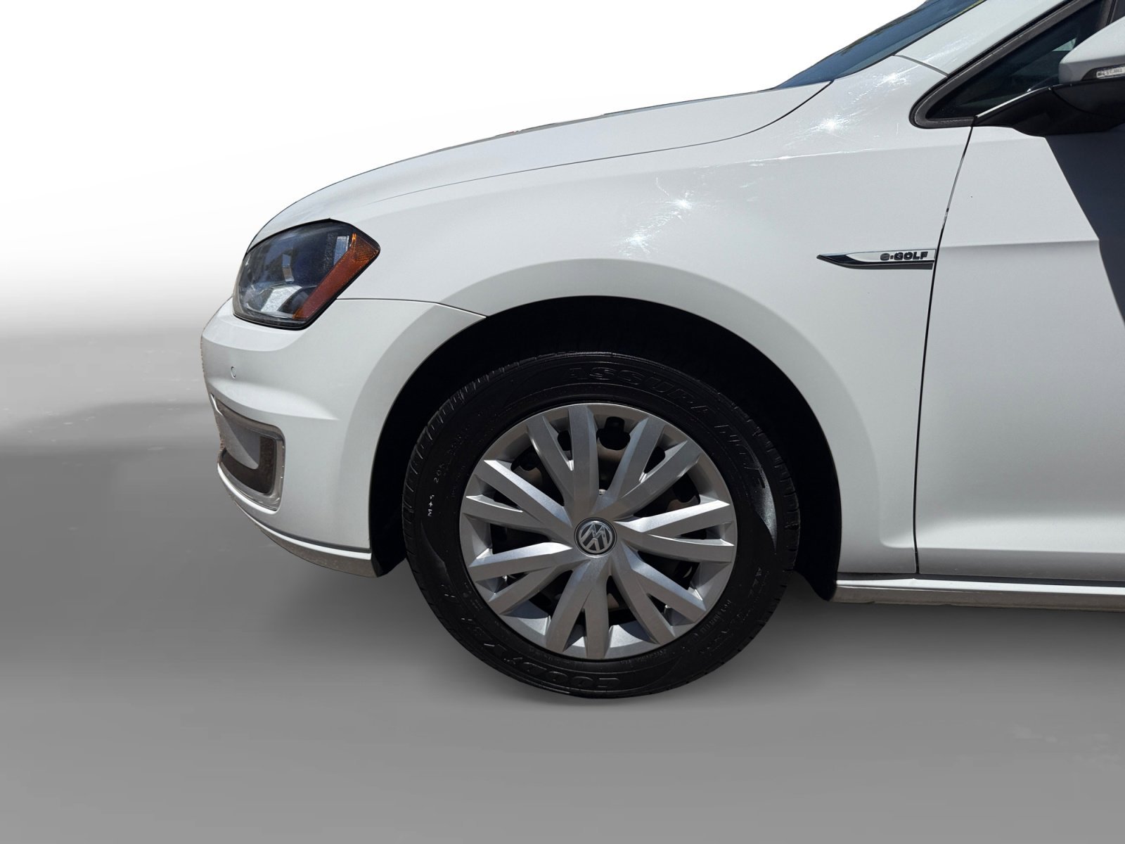 Used 2015 Pure White VOLKSWAGEN Limited Edition image 9