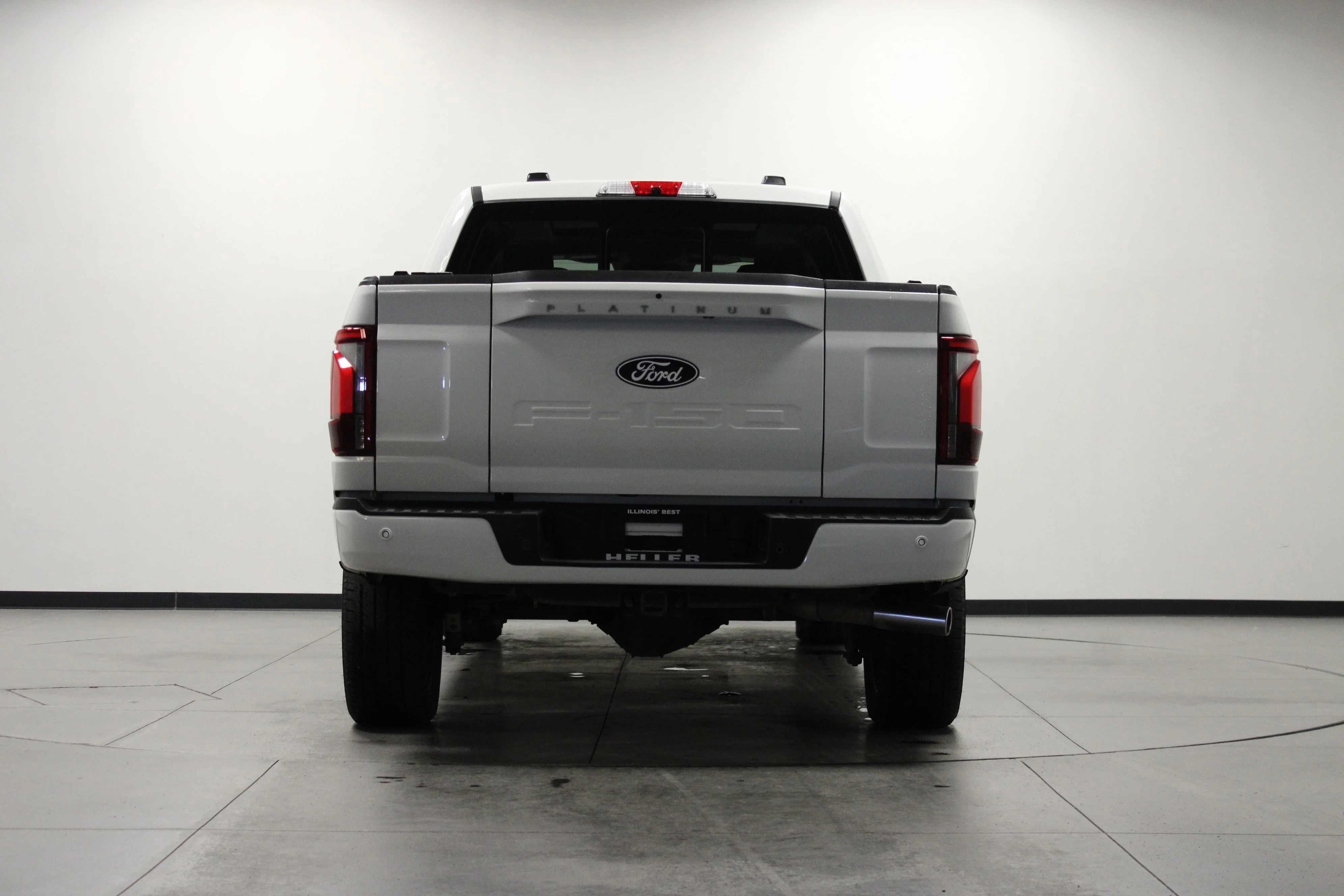 Used 2024 Star White Metallic Tri-Coat Ford Platinum image 5