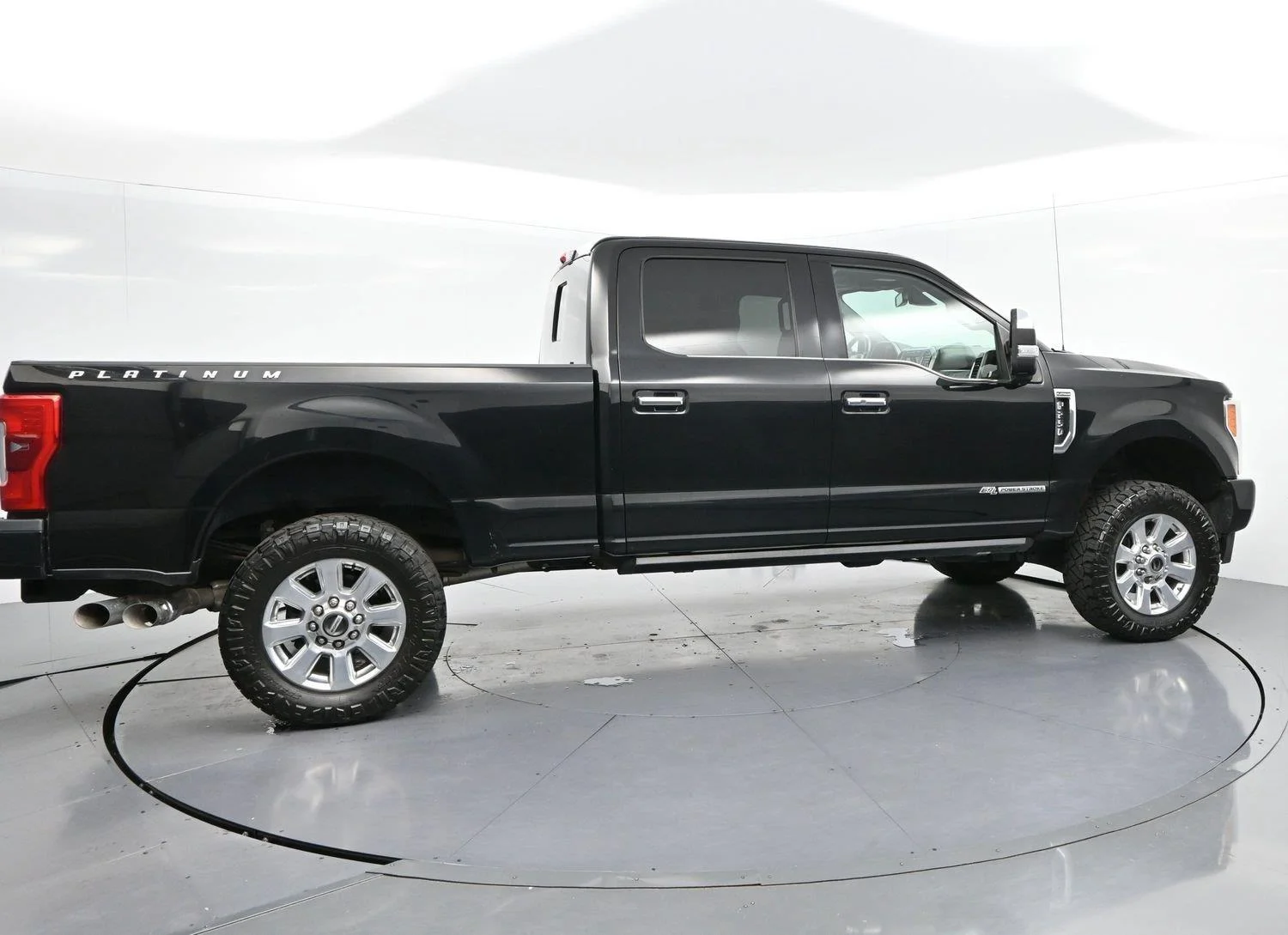 Used 2017 Shadow Black Ford Platinum image 8