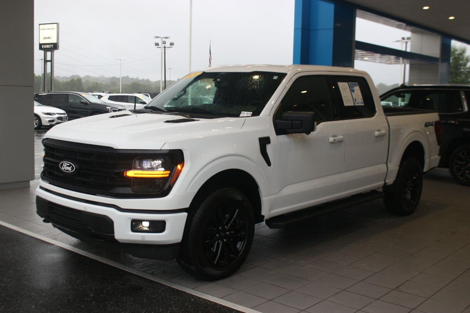 Used 2024 White Ford XLT image 3