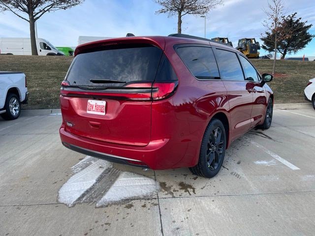 New 2026 Red Hot Pearlcoat Chrysler Select image 5