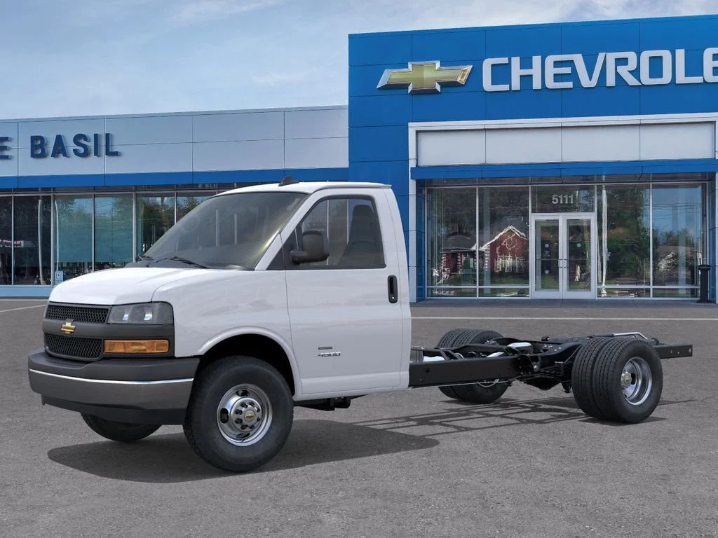 New 2025 Summit White Chevrolet 1WT image 2