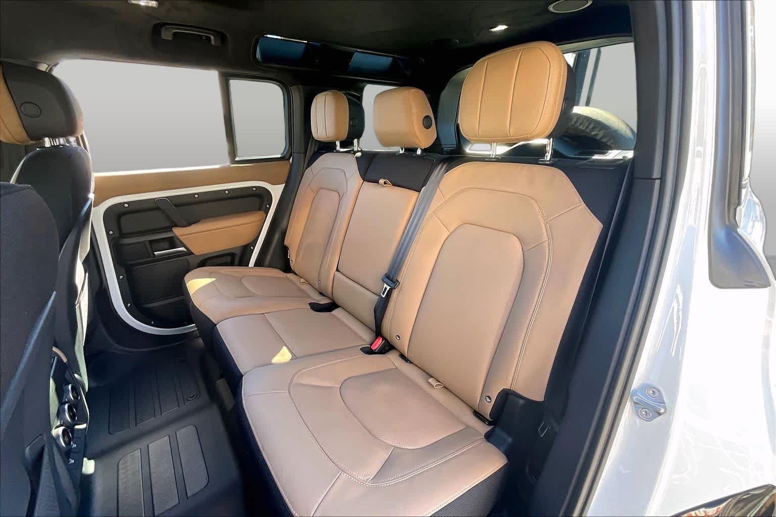 Used 2025 Fuji White Land Rover V8 image 19