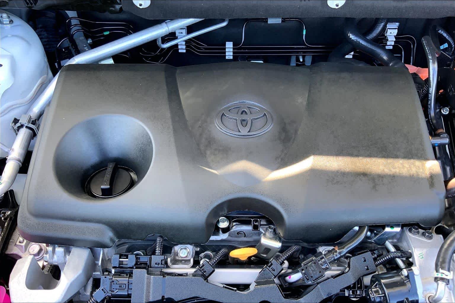 Used 2024 Ice Cap Toyota Hybrid XLE image 32