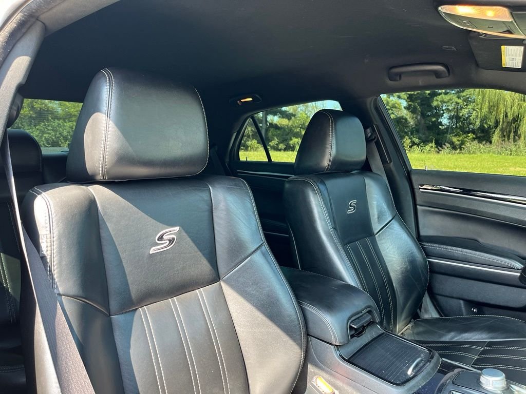 Used 2019 White Chrysler S image 27