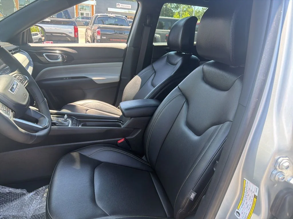 Used 2025 Silver Jeep Limited image 12