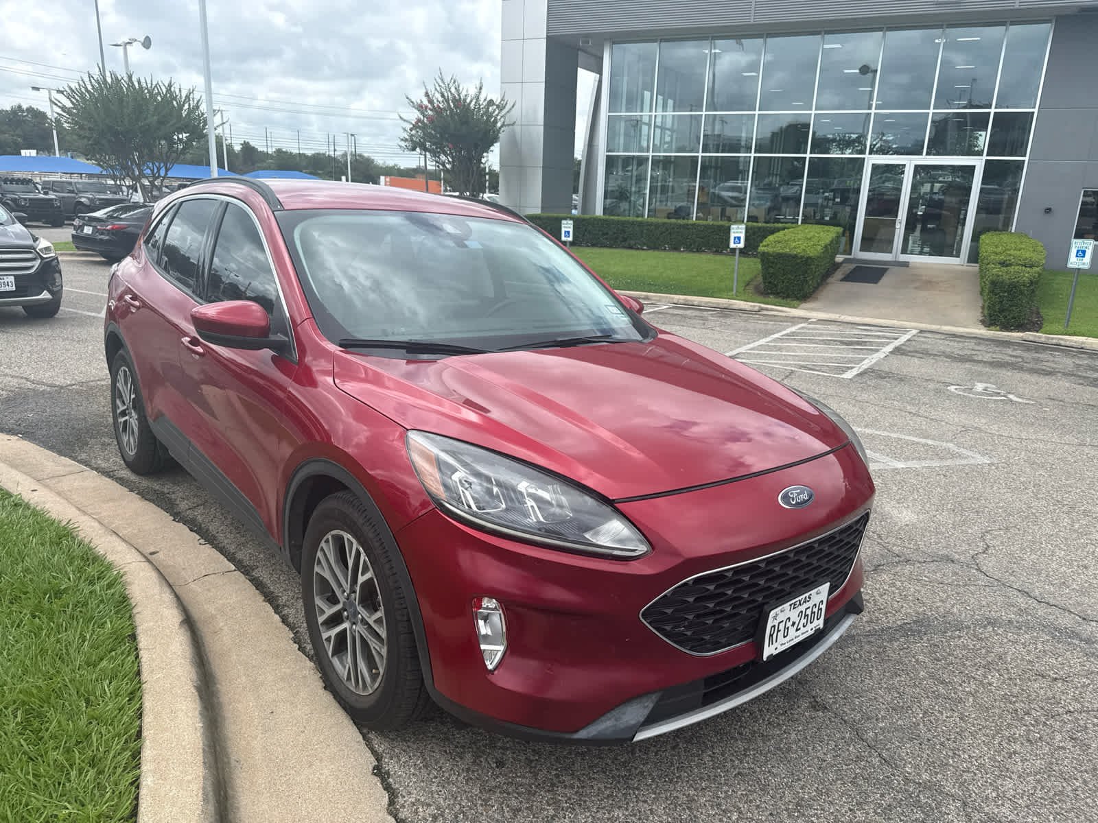 Used 2021 Rapid Red Metallic Tinted Clearcoat Ford SEL image 3