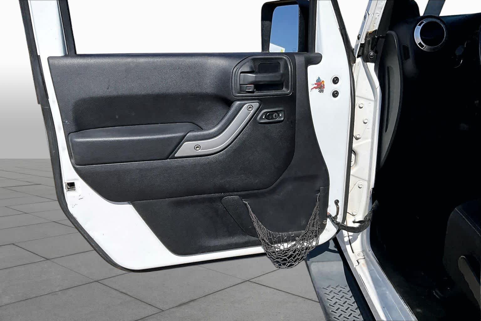 Used 2013 Bright White Jeep Sahara image 22