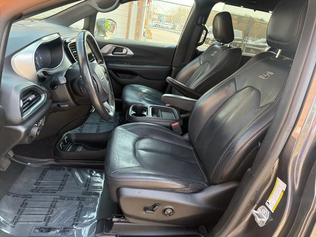 Used 2019 Gray Chrysler Touring L image 14