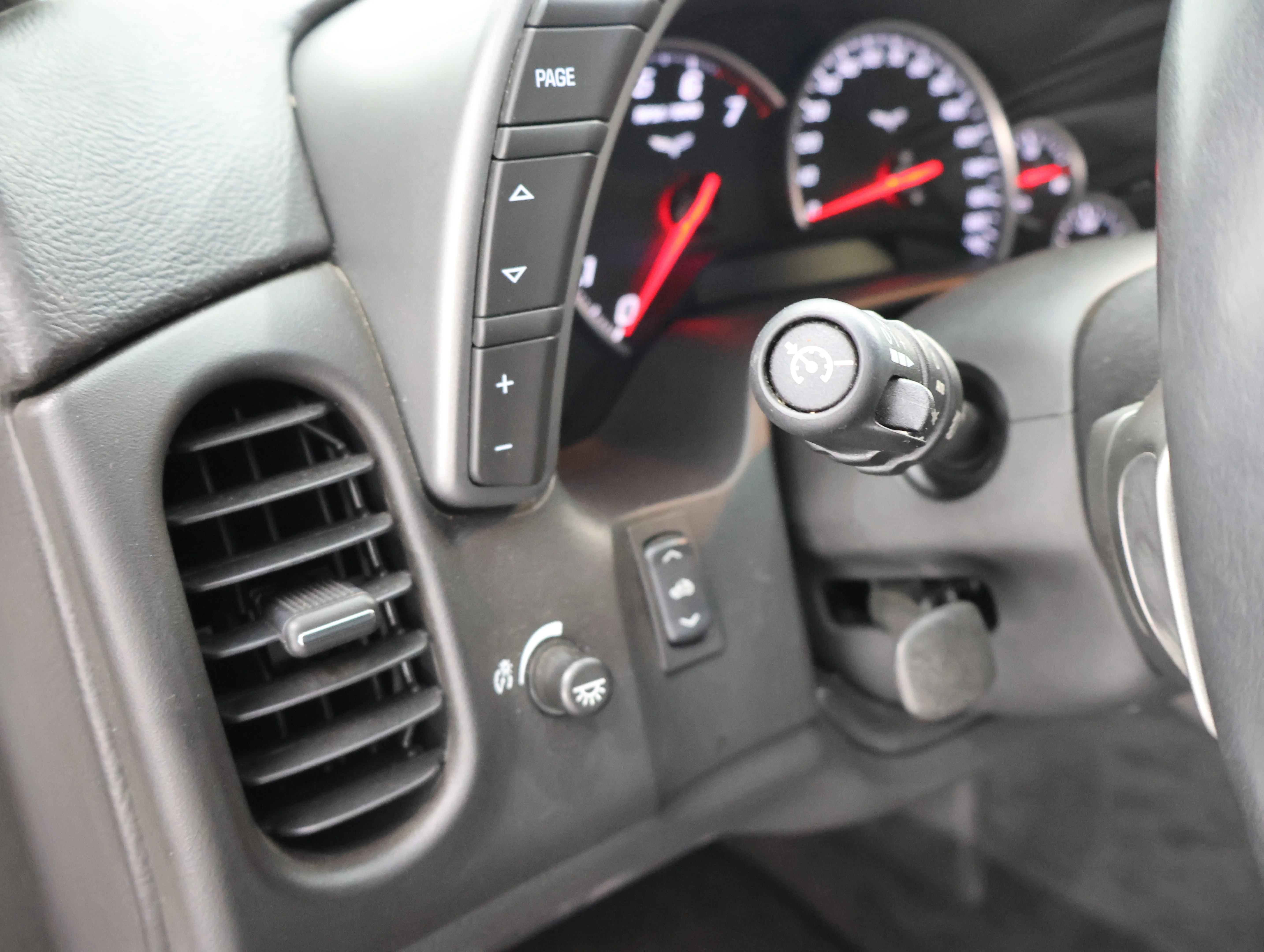 Used 2007 Arctic White Chevrolet Base image 35