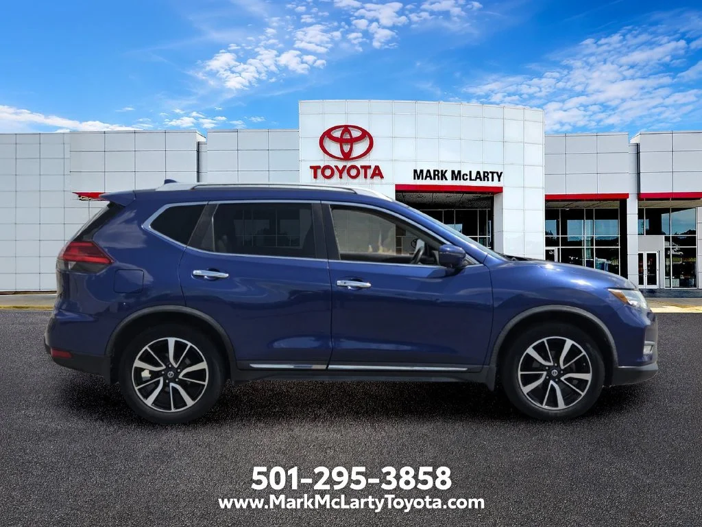 Used 2017 Blue Nissan SL image 6