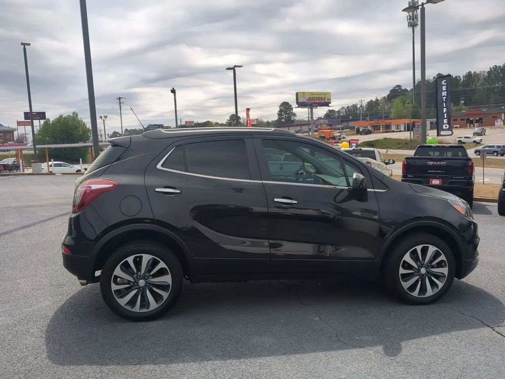 Used 2022 Ebony Twilight Metallic Buick Preferred image 4