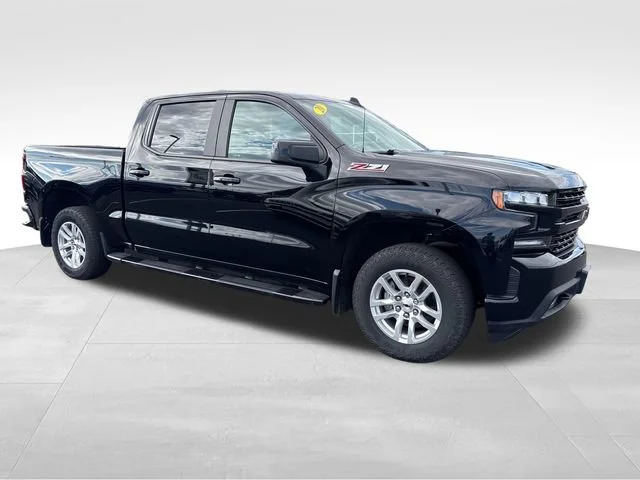 Used 2020 BLACK Chevrolet RST image 8
