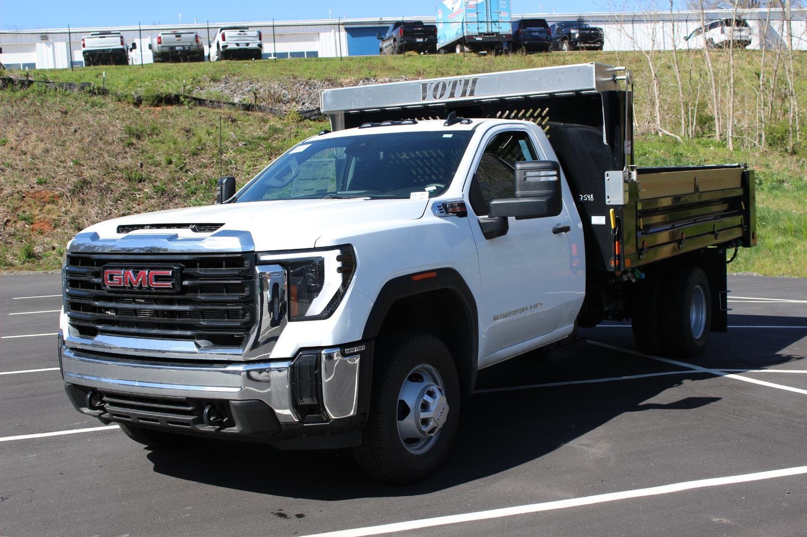 New 2026 Summit White GMC Pro image 2