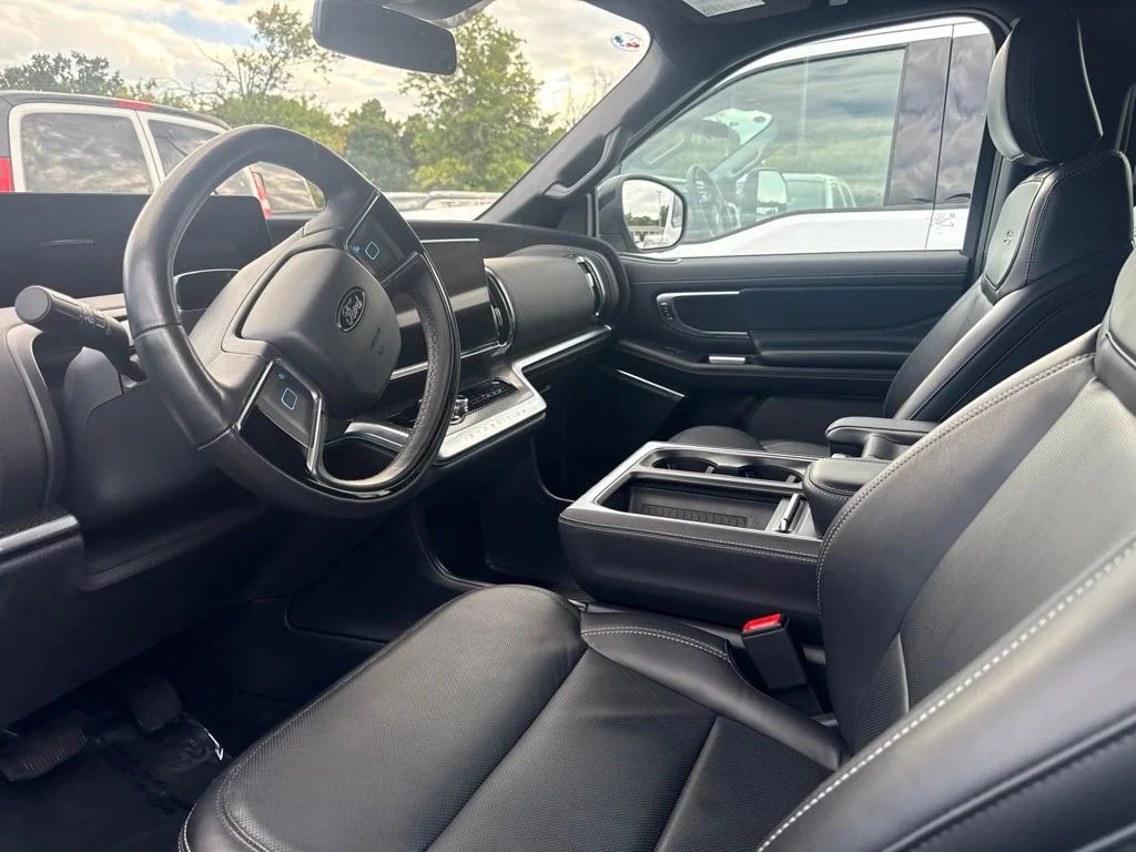 Used 2025 White Ford Platinum image 3