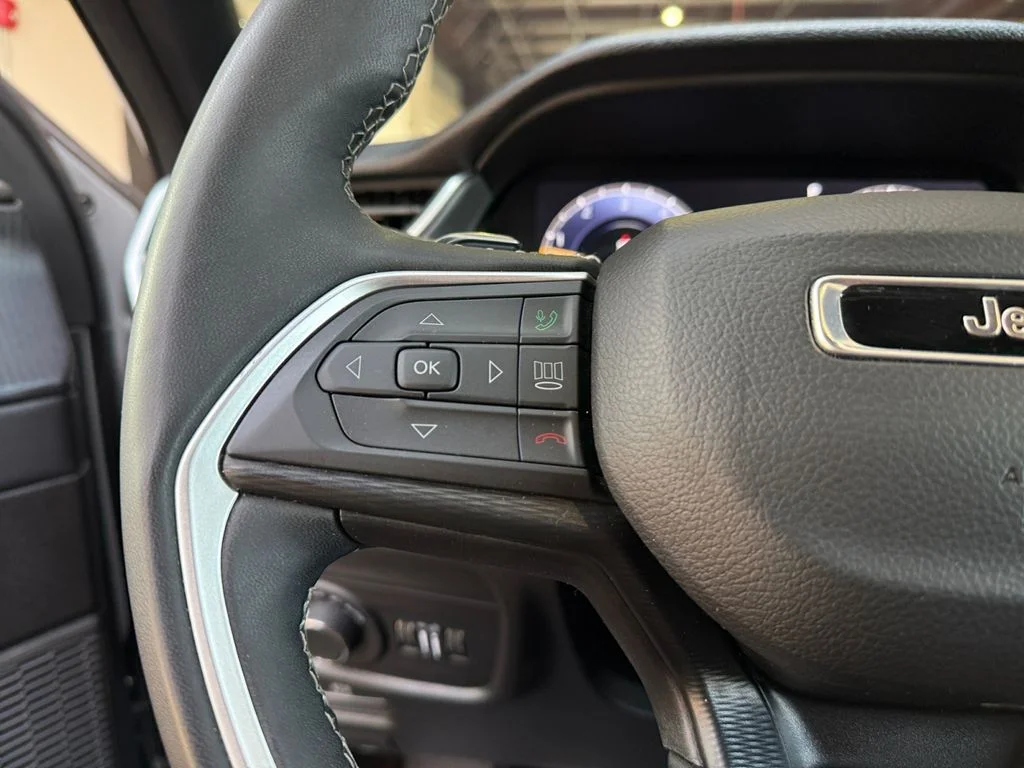 Used 2025 Silver Jeep Altitude image 24