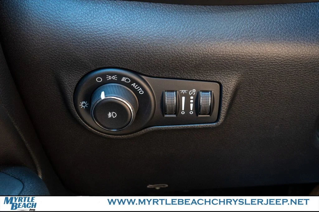 New 2026 Sting-Gray Clear-Coat Exterior Paint Jeep Trailhawk image 32