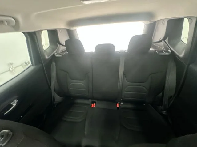Used 2021 Blue Clearcoat Jeep Latitude image 24