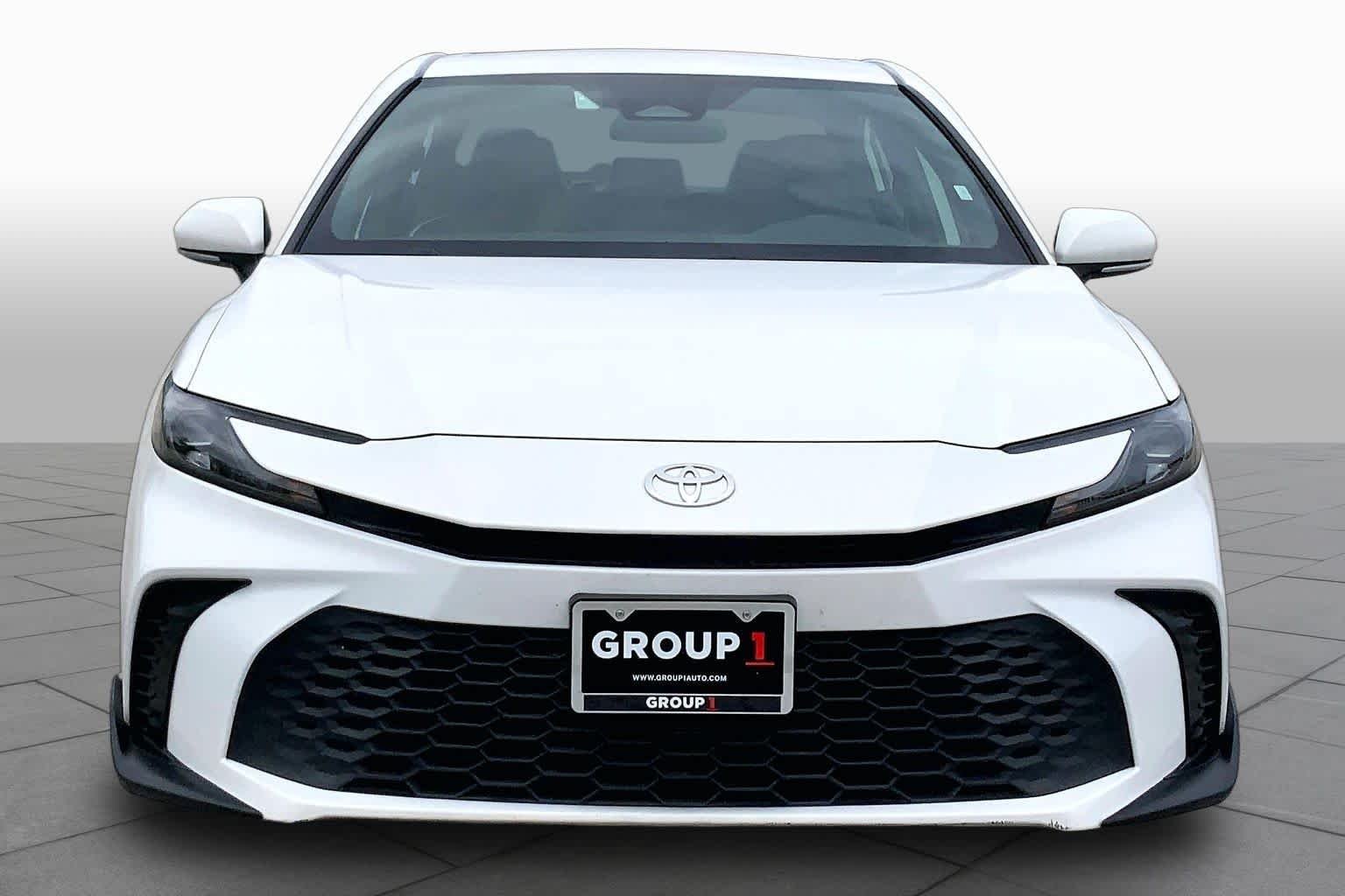 Used 2025 Ice Cap Toyota SE image 4