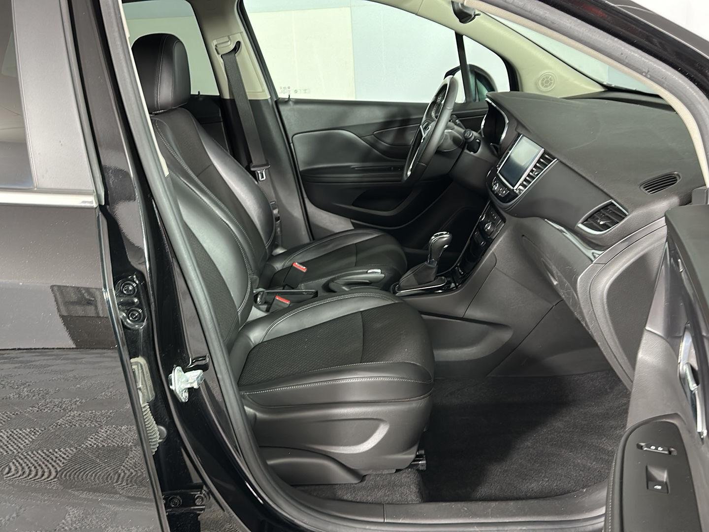 Used 2019 Ebony Twilight Metallic Buick Preferred image 25