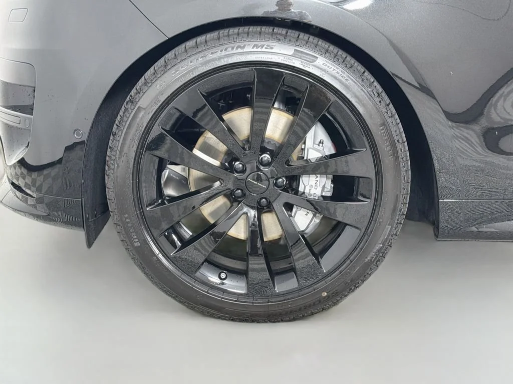 New 2026 Santorini Black LAND ROVER Dynamic SE image 33