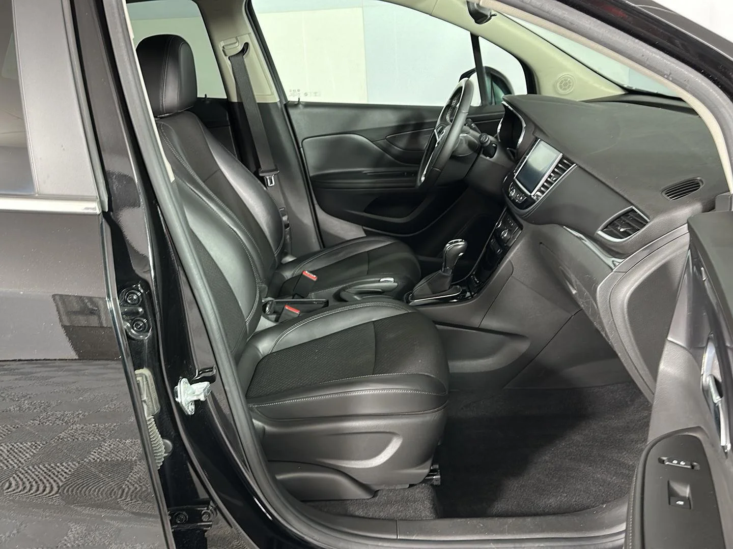 Used 2019 Ebony Twilight Metallic Buick Preferred image 25